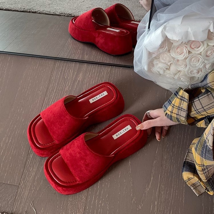 Zapatillas rojas retro de suela gruesa, zapatos de hadas, desgaste exterior 2025 nuevo verano, sandalias y sandalias de todo fósforo