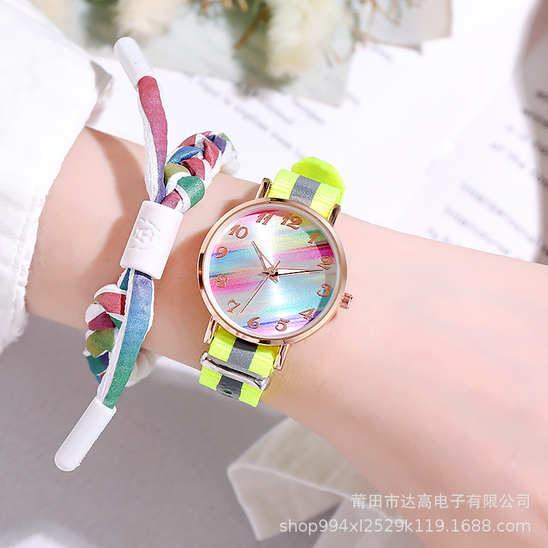 Nuevo colorido arco iris reloj de pulsera estudiantes pequeños exámenes frescos estudiantes de secundaria secundaria amigos niños relojes de cuarzo