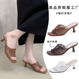 女式休闲单鞋;女式皮靴;平底拖鞋