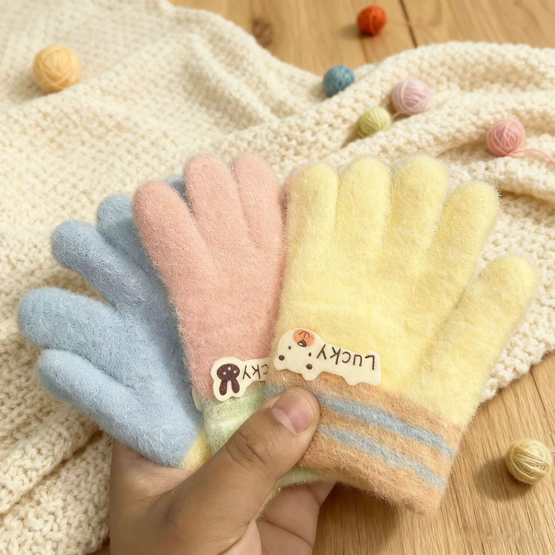 儿童手套冬保暖五指加绒加厚男女宝宝可爱卡通小童1-3岁针织小孩