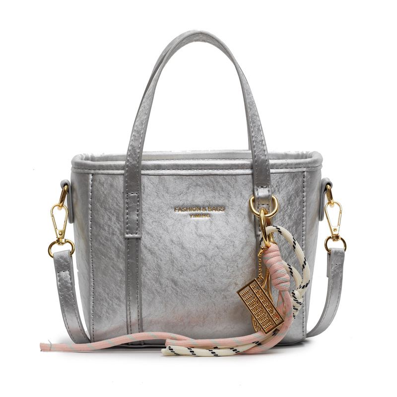 Bolso de cubo de comercio exterior para mujer sentido de alta gama 2025 nuevo bolso de hombro de viajero de todo fósforo bolso de mensajero de moda casual simple