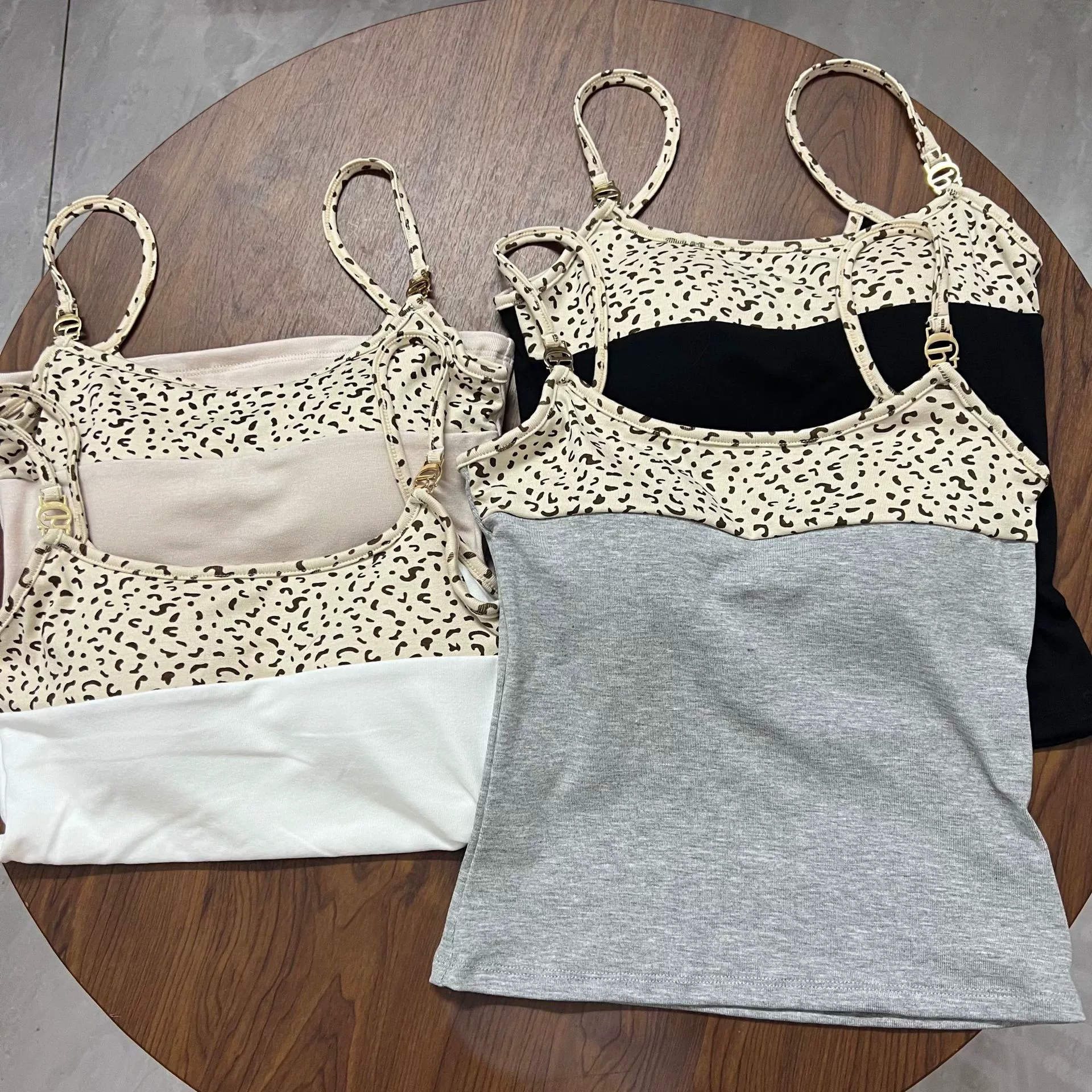 Хлопковый топ с вышивкой контрастного цвета леопардовый принт camisole для женщин с вкладышами в груди, модныйниже в топе