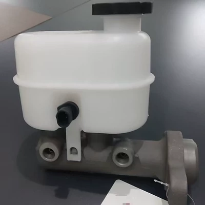 20845347/5 Brake Master Cylinder, compatible with Chevrolet and GMC pickup trucks/SUVs, direct from the factory (Brake master cylinder)
