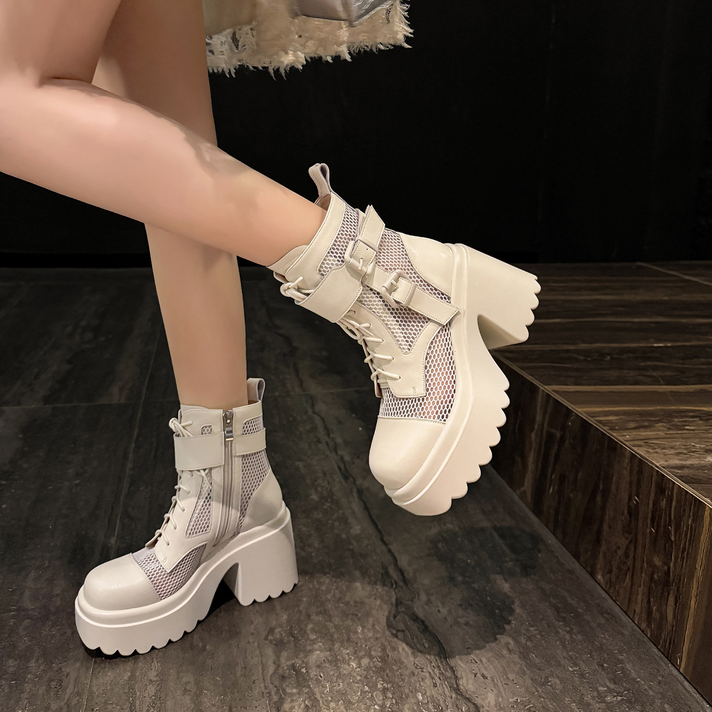 Boot nữ cao gót lưới xuyên thấu phong cách biker, gót thô 9 cm, thoáng khí — màu đen, màu trắng