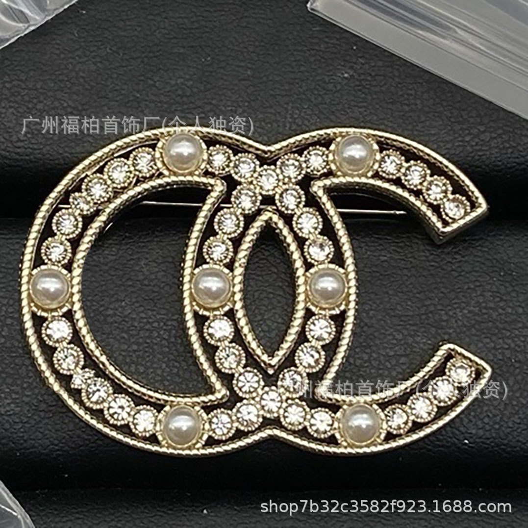 Chanel Double C Fragrance Star Heart Pearl Rhinestone Enamel Brooch Vintage Style High-End Brooch Collection