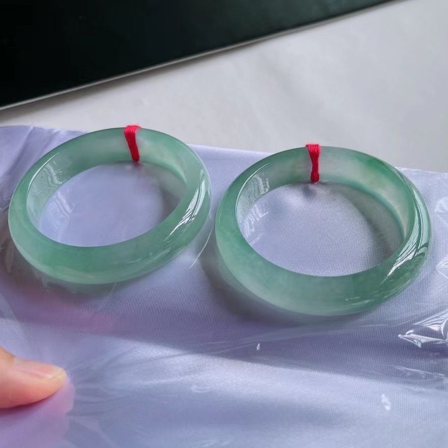 Vòng tay ngọc bích tự nhiên Miến Điện loại A băng cao cấp – đường kính trong 51–64 mm