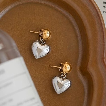 Brand retro fashionable earrings