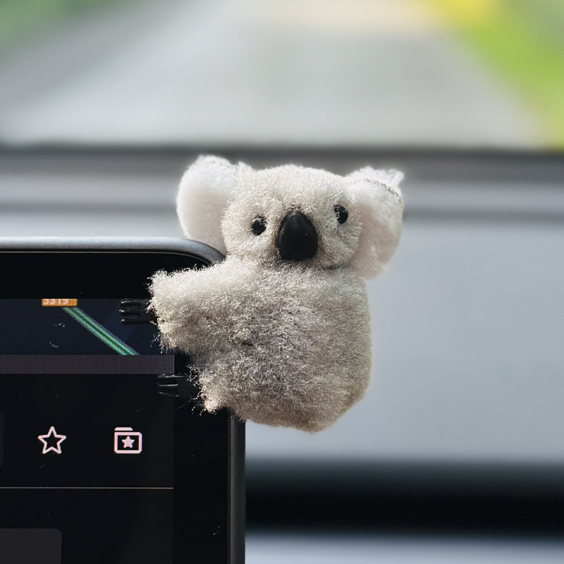 2024 nuevo estilo lindo koala decoración de accesorios de coche pantalla de consola central de coche decoración de coche rojo de Internet