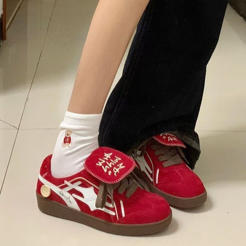 Zapatos rojos de entrenamiento alemán para mujer 2025 verano nuevo estilo de moda salvaje zapatos deportivos casuales para mujer estudiantes coreanos zapatos Forrest Gump para mujer