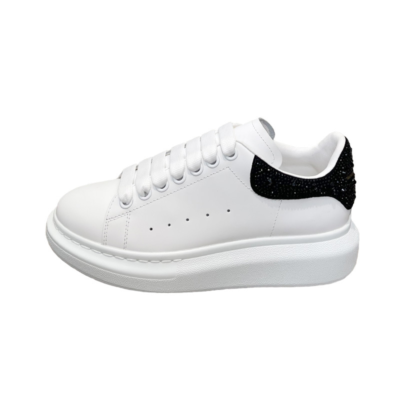 Versión superior de gama alta brillante diamante McQueen blanco zapatos de las mujeres flash diamante piel de vaca gruesa inferior aumento versátil deportes par zapatos casuales hombres