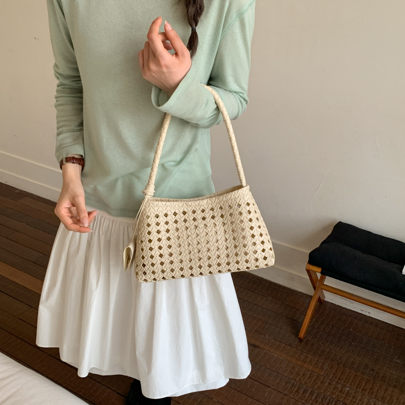 2026 nuevo diseño de moda bolsas de tejido a mano bolsas de brazo portátiles agujeradas bolsas de hombro para mujeres image 5