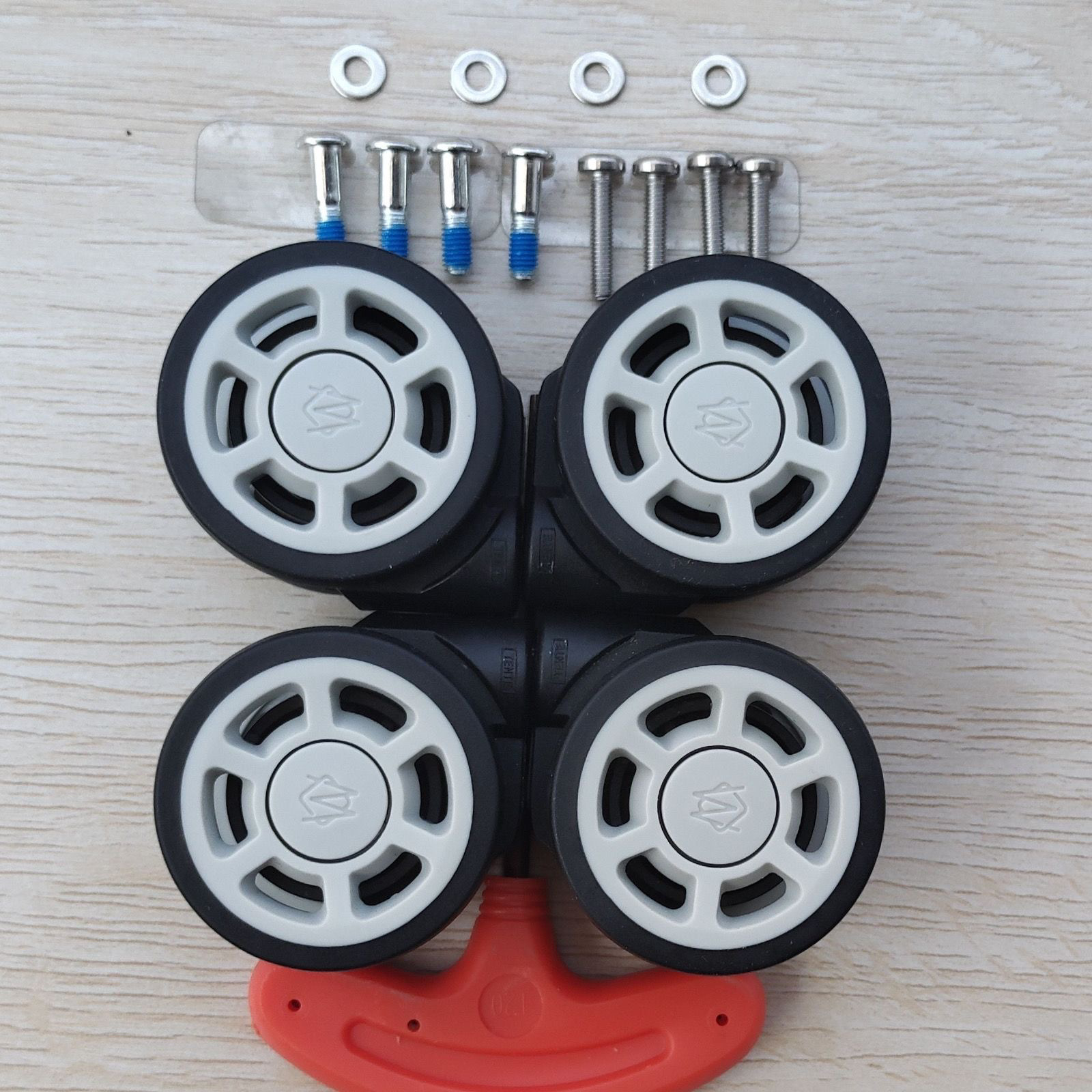 Suitable for Rimowa Salsa wheels. Rimowa Ebony carry-on luggage accessories and repair wheels