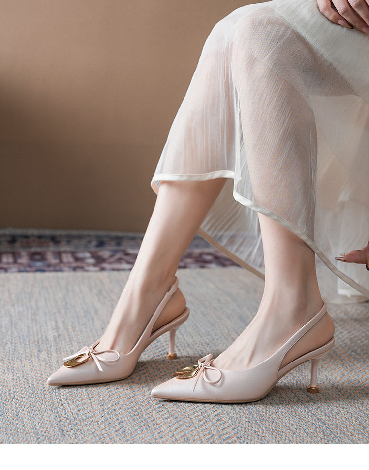 Sandal cao gót nữ mũi nhọn bít mũi đính nơ khóa kim loại, gót 6–8 cm — Màu hồng nhạt, Màu trắng ngà, Màu vàng nhạt chi tiết 12
