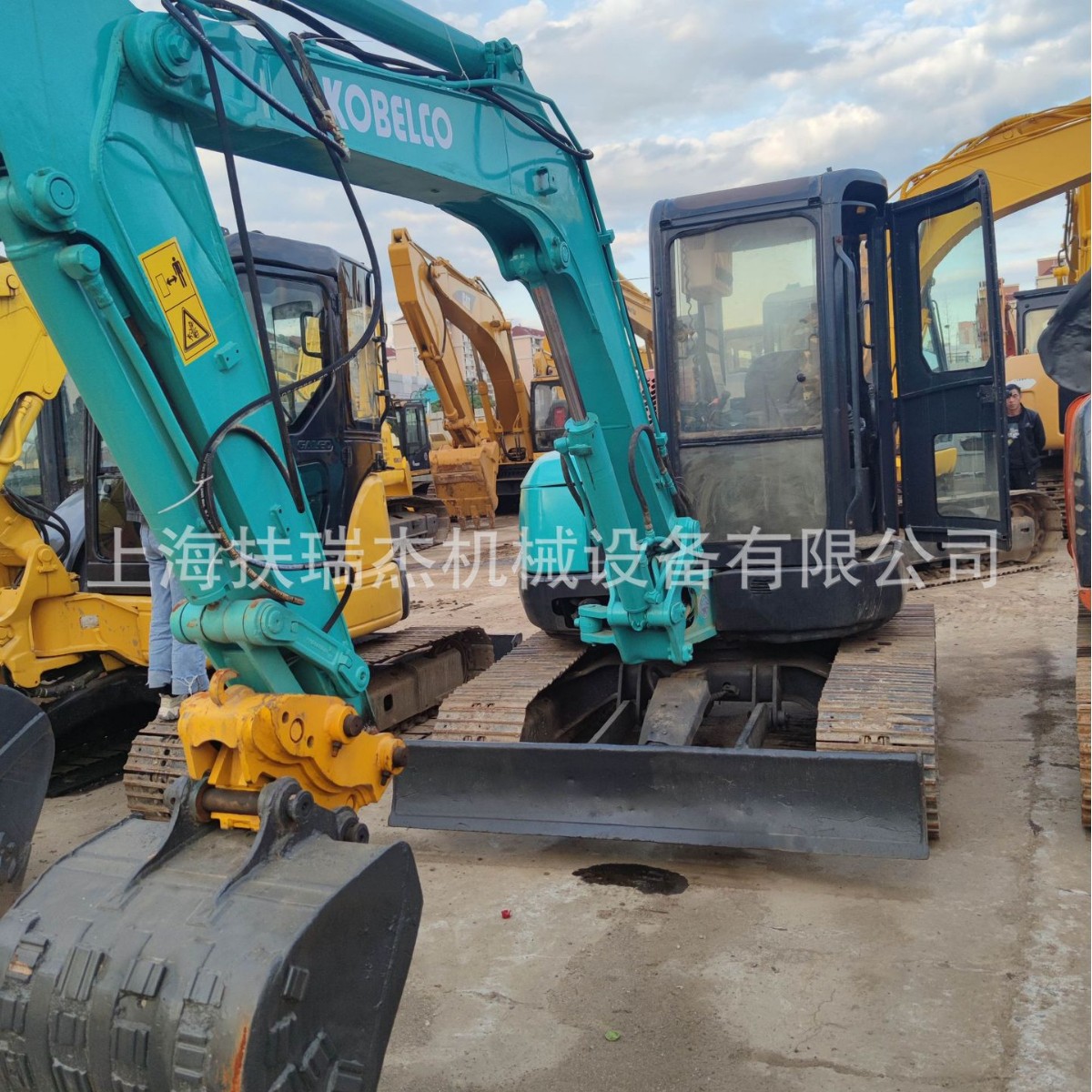 神钢SK55挖掘机神钢5吨挖掘机