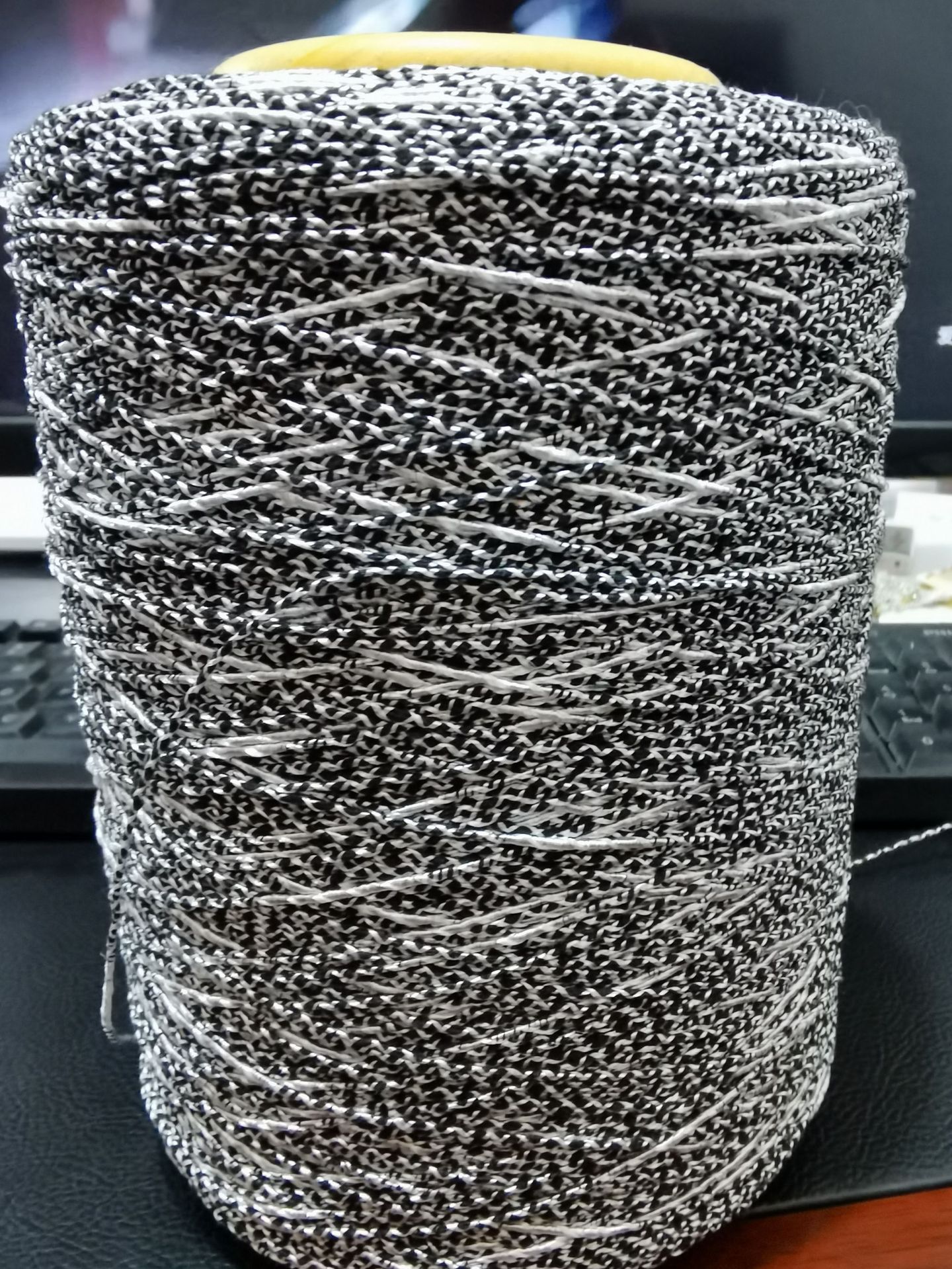 黑白包缠纱花式纱线筒纱工厂供应小香风面料用纱蕾丝钩针法式