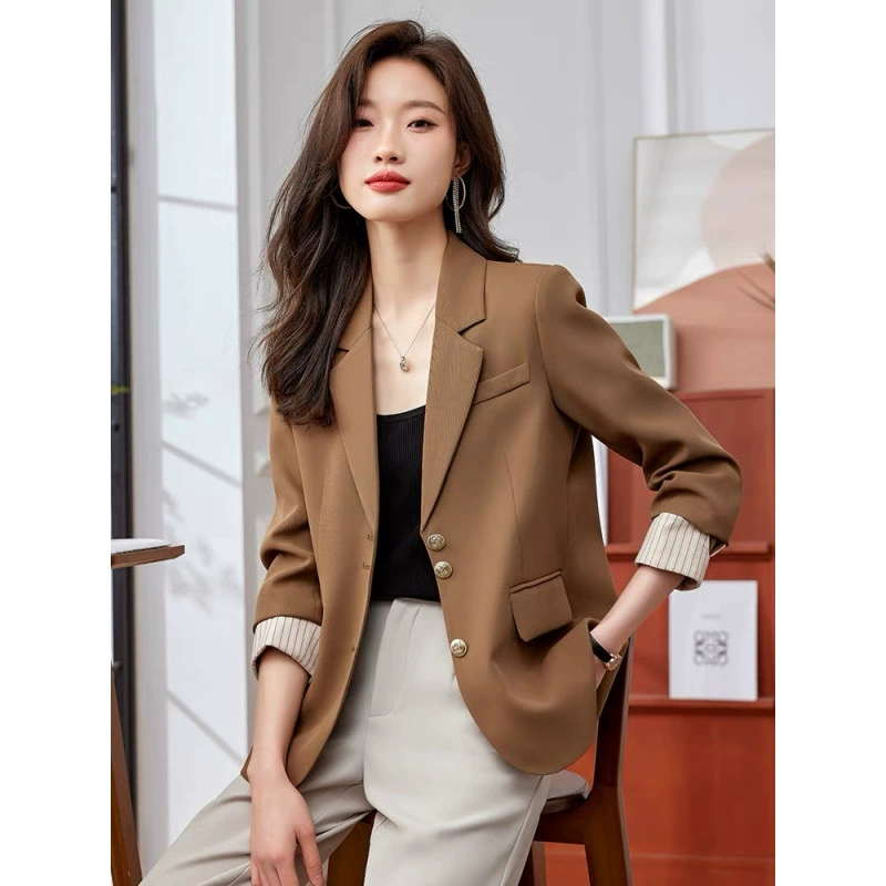 2025 весна и осень новый пиджак для женщин высокого уровня моды темпераментный дизайн повседневный силуэт маленький костюм топ