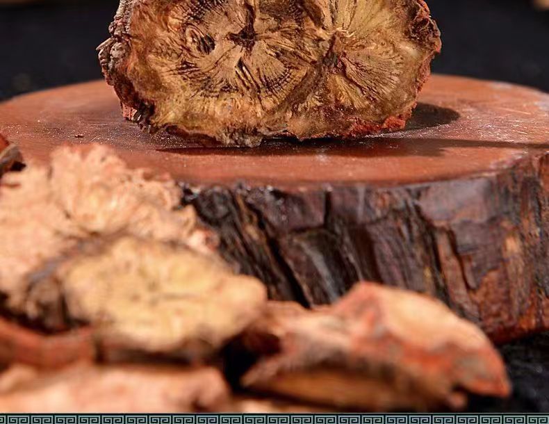 Dried Danshen Red Sage Root Slices Dan Shen 500g Bulk Chinese Herbal Tea and Decoction Pieces in use