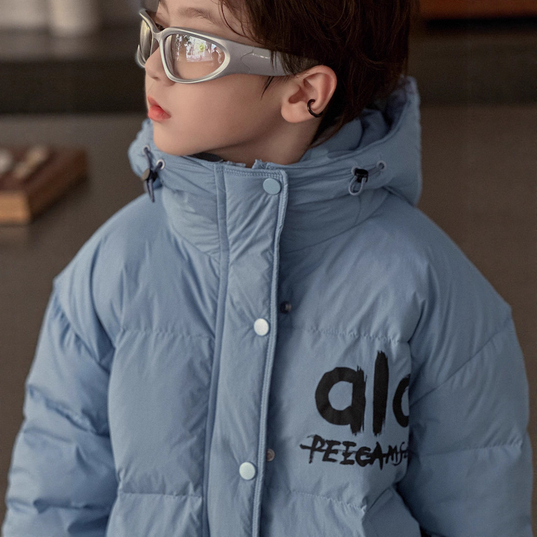 Children's down jacket, winter 2025 new style, toddler boy's winter puffer jacket, fashionable Korean style top, trendy and cool.
