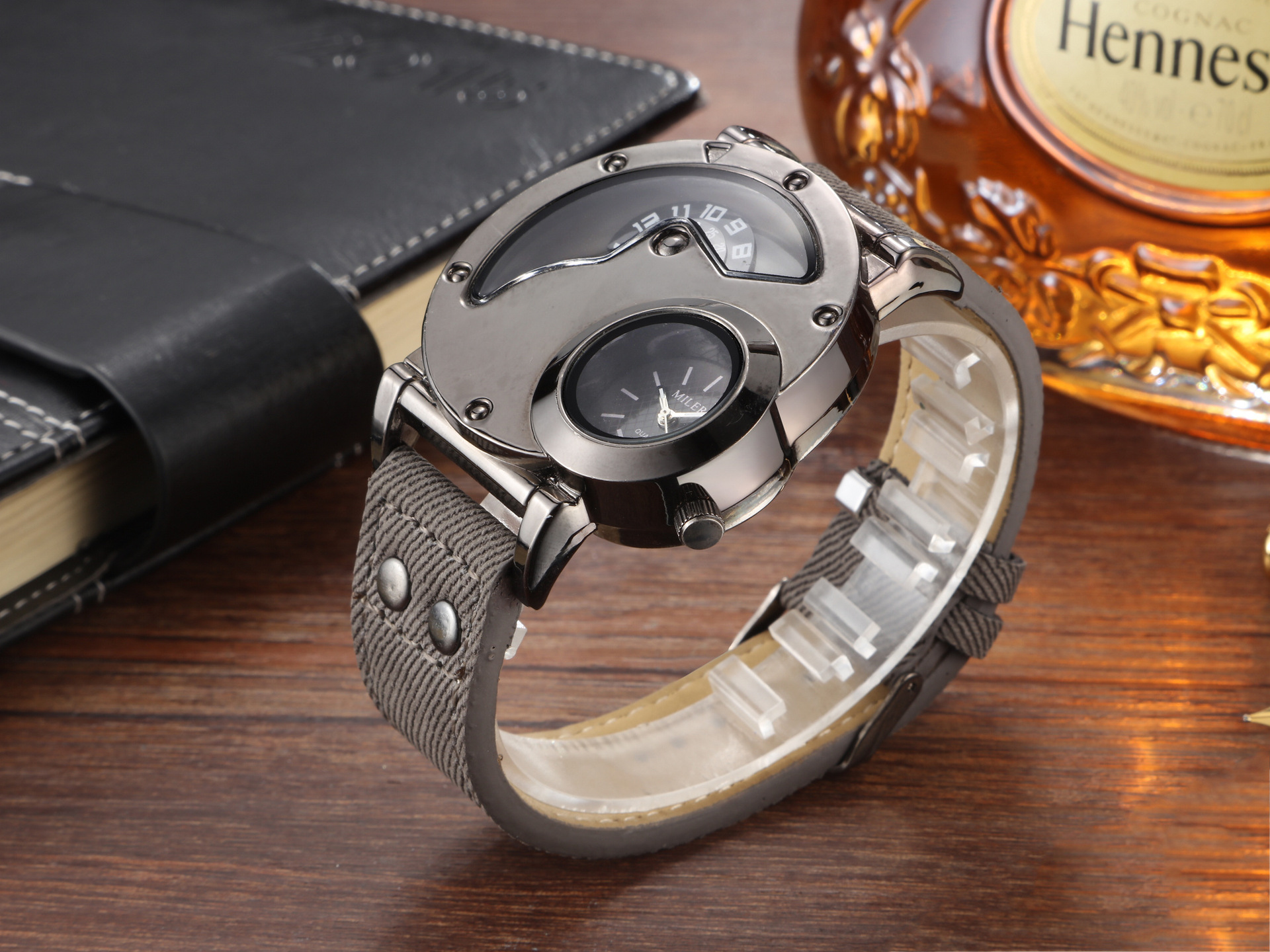Pointer+Number Display Type Buckle Buckle Style Round Dial Shape Holiday, Daily Occasion Casual Solid Color Buckle Quartz Men's Watches