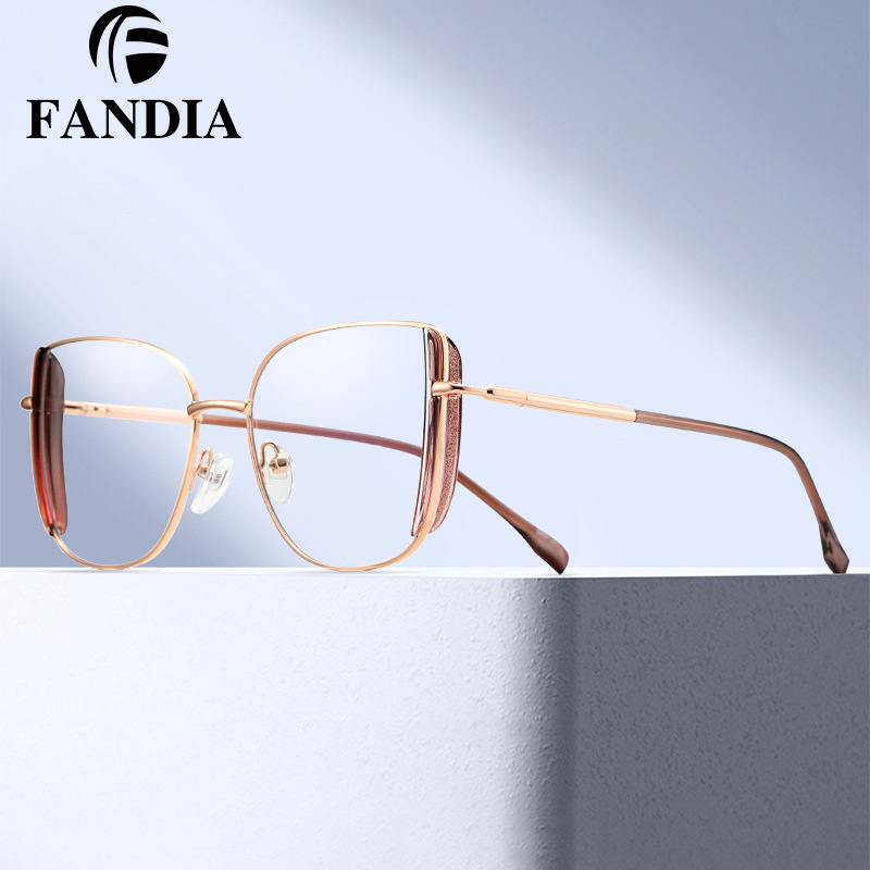 81506 nuevos productos de tendencia europea y americana anteojos de luz azul marco completo TR marco marco marco marco cómodo pie de resorte marco de lentes miopía