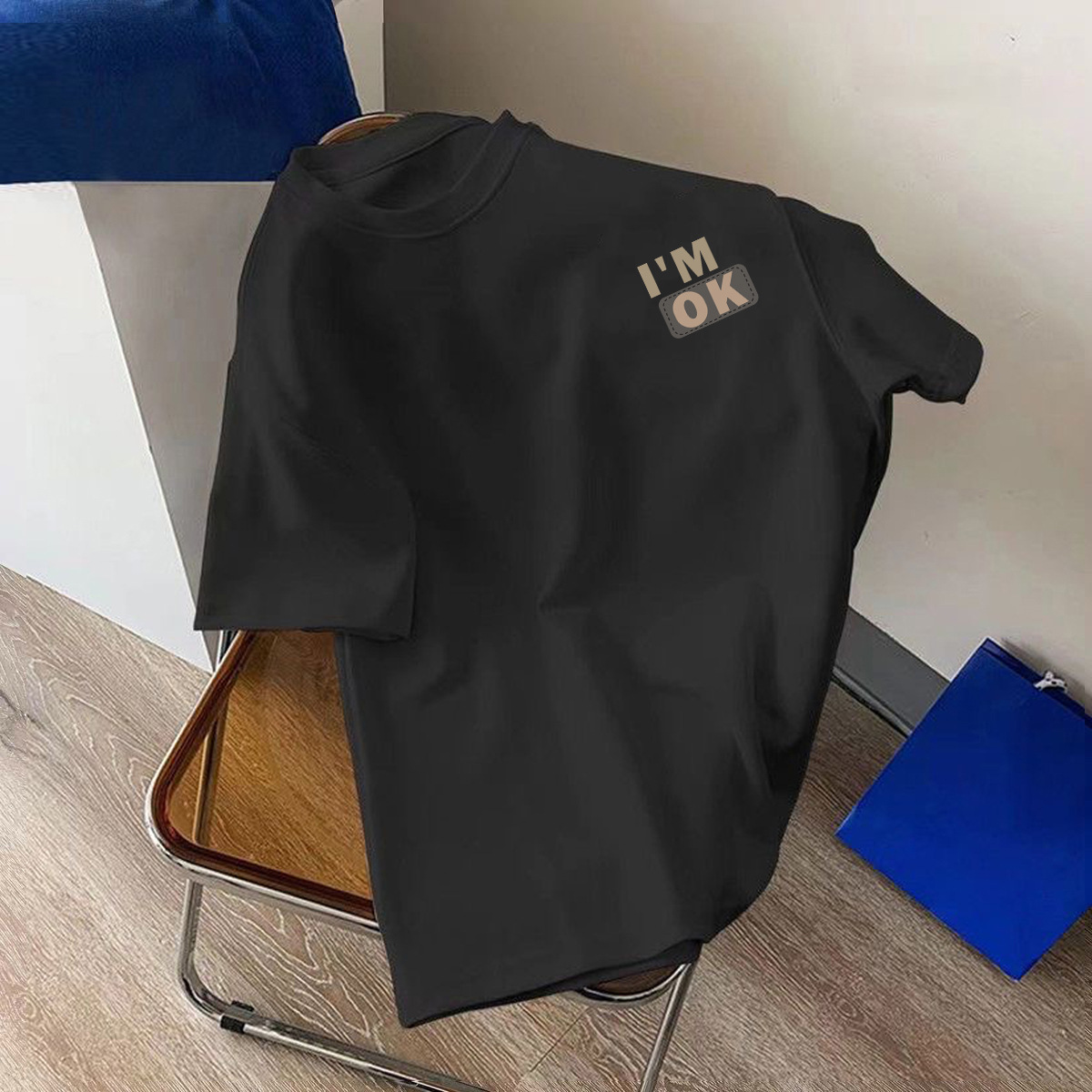 Estilo de Hong Kong negro frío hielo seda cuello redondo tendencia camiseta de los hombres top casual de todo fósforo simple traje de pareja