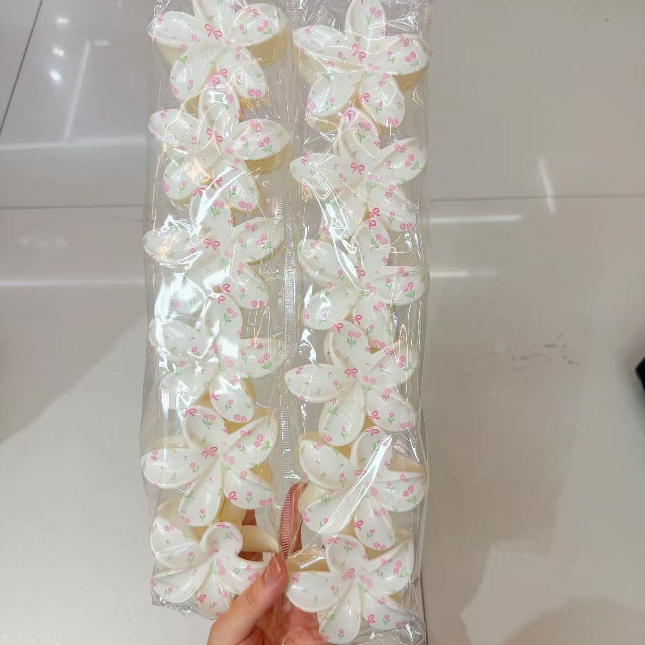 Europa y los Estados Unidos explotaron 8CM huevo flores clip de cabello de alta calidad para mujeres agarrar el cabello de tiburón color caramelo transfronterizo agarrar clip de cabello