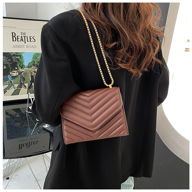 Women's Medium Pu Leather Stripe Solid Color Fashion Square Magnetic Buckle Shoulder Bag display picture 3