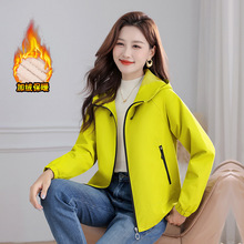秋冬季2025年新款加绒加厚外套女连帽大码女装夹克上衣防风冲锋衣