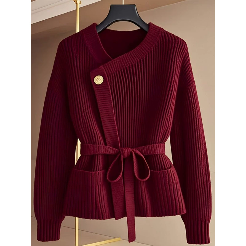 красный дизайн праздничный шарм, зимний свитер, тренд сезона