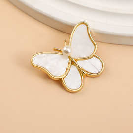 新款高档气质蝴蝶胸针天然海贝母淡水珍珠精致风衣西装胸花配饰