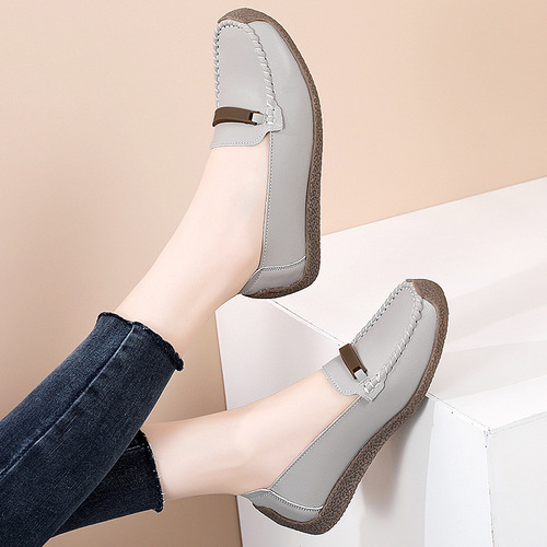 2024 Spring Mom Shoes Cowhide Large Size Bean Shoes Women's Casual Shoes Flat Nurse Shoes Lazy Women's Single Shoes 