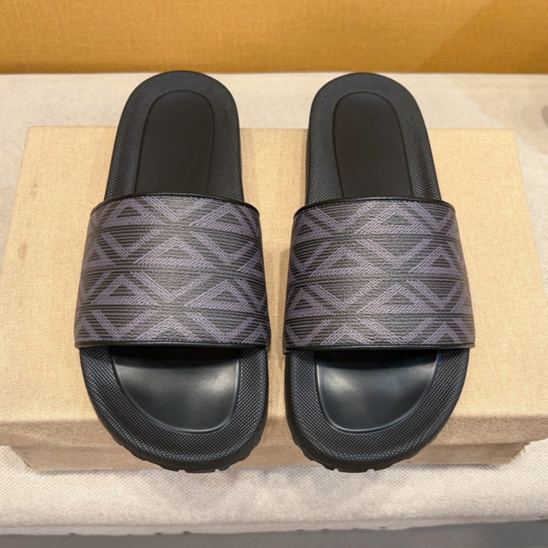 Pantuflas estampadas zapatos casuales antideslizantes de verano para hombre, estación europea, cuero de lujo ligero, suela suave, cómodas chanclas exteriores