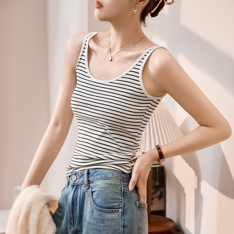 Selected 260g Pure Cotton Striped Camisole for Women, Summer 2026 New Style, U-Neck, Slim Fit, Flattering, Suitable for Wearing as a Base Layer or Outerwear Selected 260g Pure Cotton Striped Camisole for Women, Summer 2026 New Style, U-Neck, Slim Fit, Flattering, Suitable for Wearing as a Base Layer or Outerwear