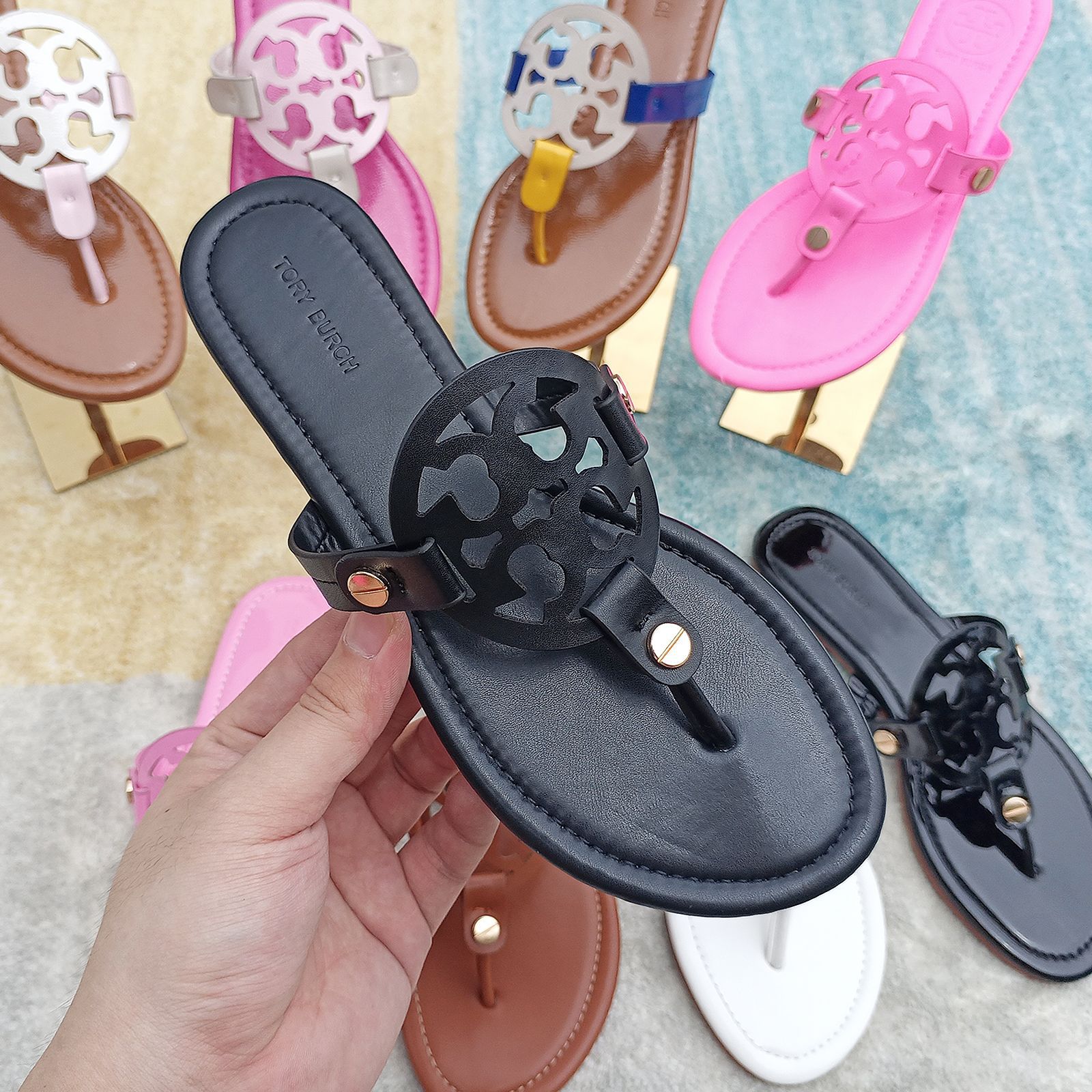 Comercio exterior TB casa 2026 diamante flip flops para mujeres de tamaño grande con un fondo plano doble T zapatillas frías fábrica al por mayor sandalias image 24