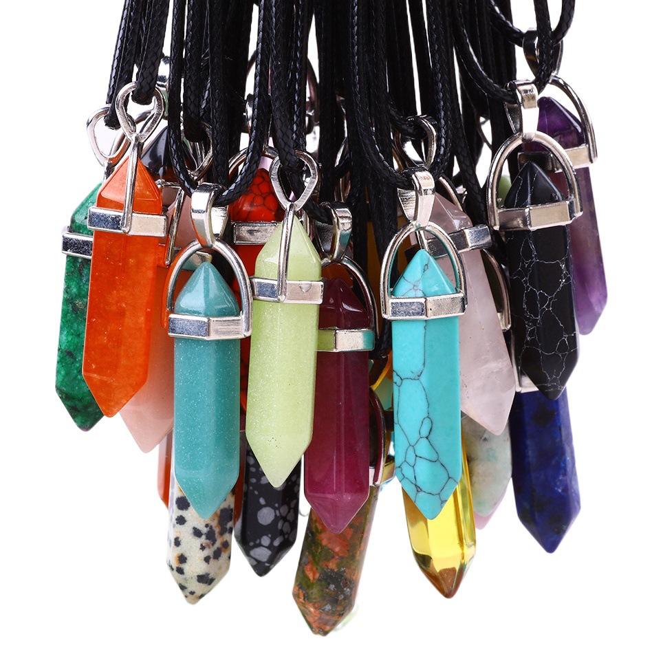Colgante de columna hexagonal de piedra en bruto natural Collar de columna hexagonal de bala de cristal Colgante de cristal Accesorios de joyería de comercio exterior