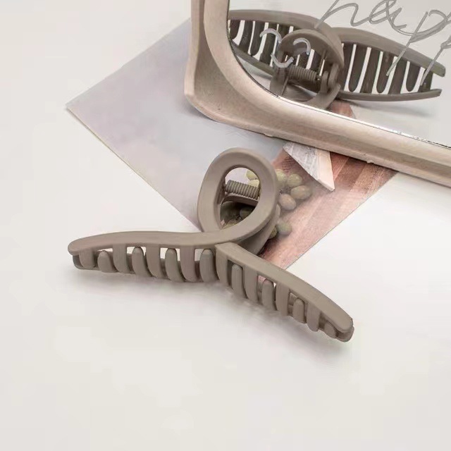 Clip de tiburón de gran tamaño elegante clip de pelo updo 2024 nuevo clip de celebridad de Internet tocado retro simple horquilla para mujeres