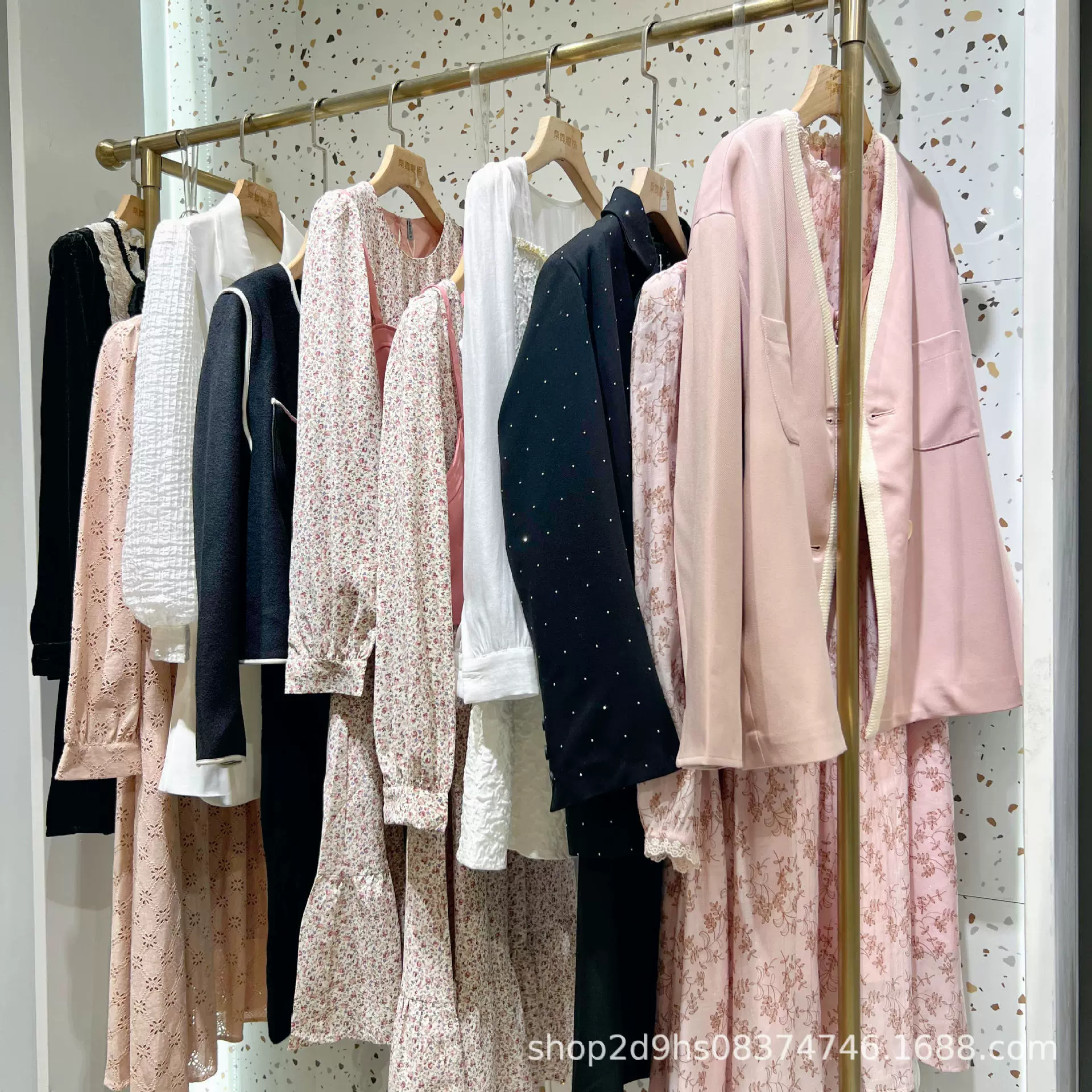 Финальная распродажа женской одежды, платья, брендовые скидки, элитная распродажа, оптовая продажа, прямые поставки