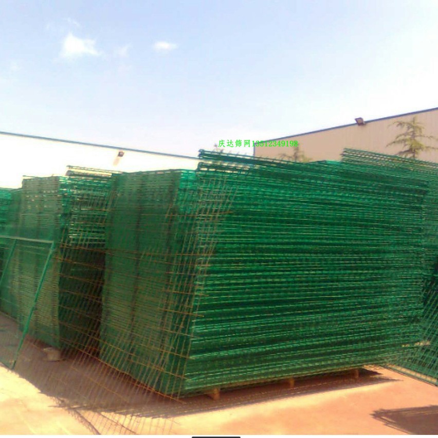 现货供应草绿色圈地养殖铁丝网双边护栏网钢丝护栏网果园围网