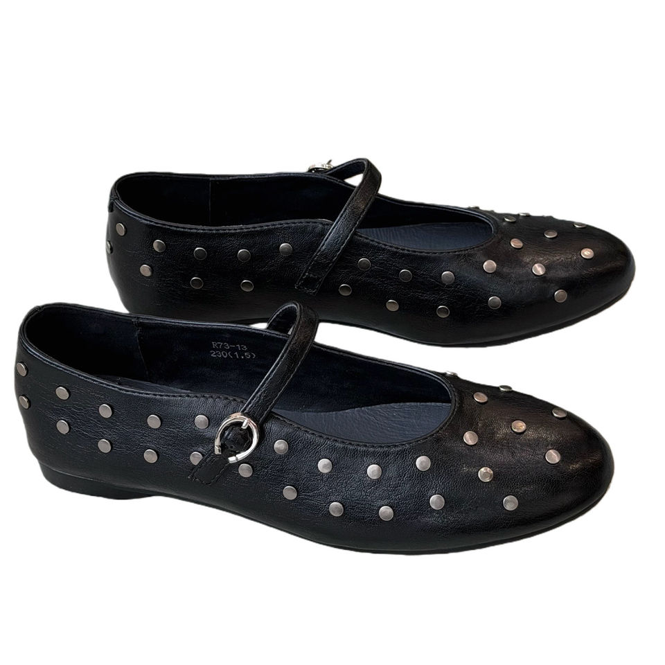 Giày Mary Jane nữ đế bệt quai ngang đính đinh tán, cổ nông, da bò, gót thấp dưới 3 cm — Bạc vỏ sò, màu đen