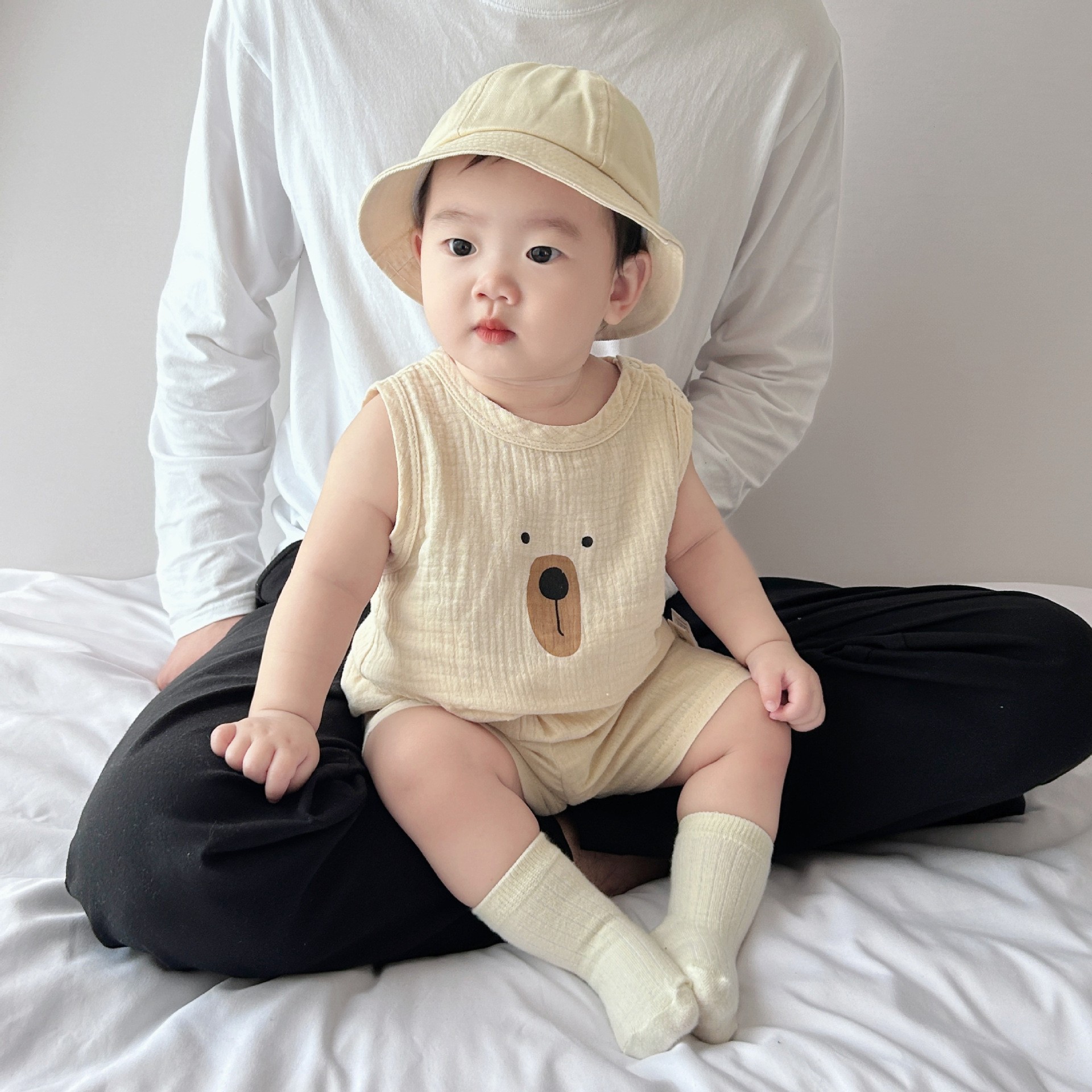 Sleeveless printed suit