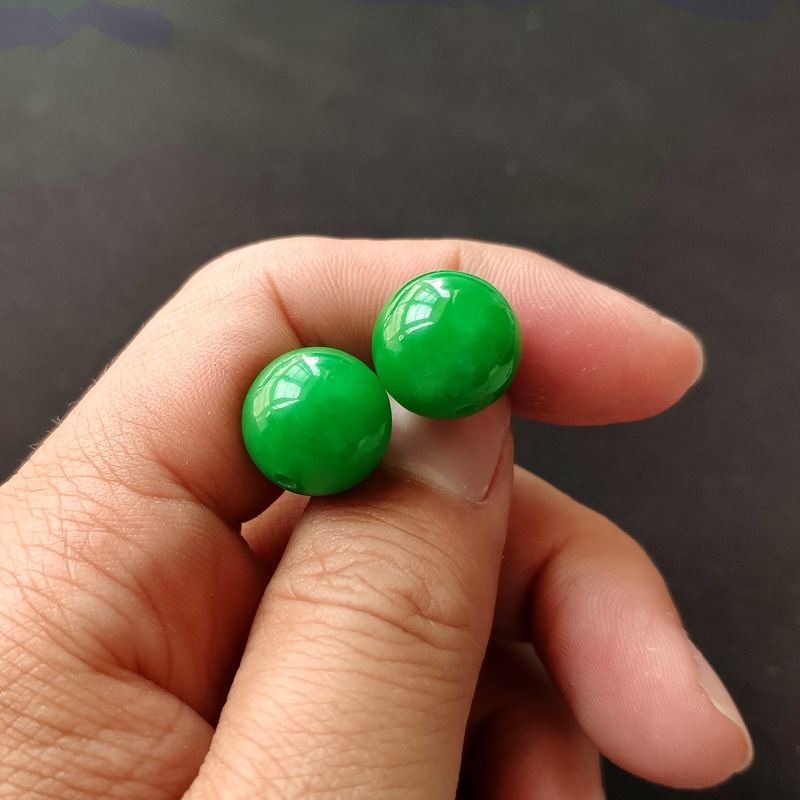 Emerald sunny green round beads for men and women