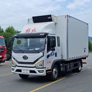 解放虎6G小黄牌冷藏车带卧铺冷藏车 牛奶冰淇淋冷藏车