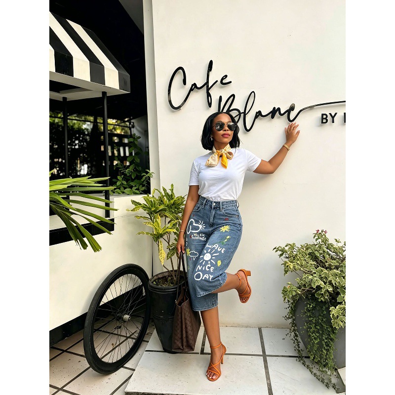 New Women's Fun Dog Graffiti Print Cropped Wide Leg Jeans Stylish Casual Denim for Spring Autumn_ecoleips.com