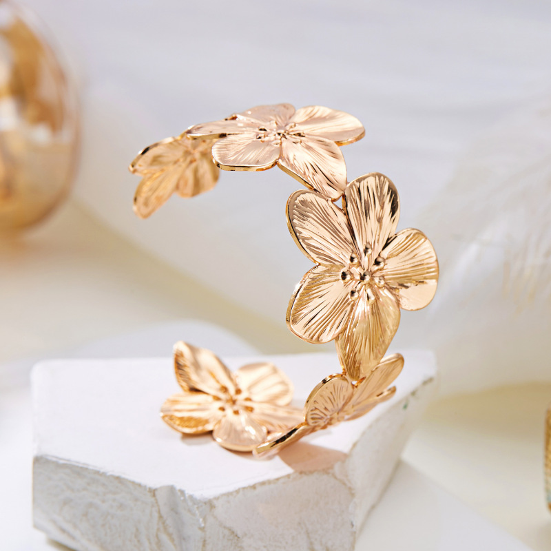 Cross-border European and American Golden Butterfly Flower Bracelet Summer Beach Holiday Jewelry Niche Joker Opening Bracelet Accessories