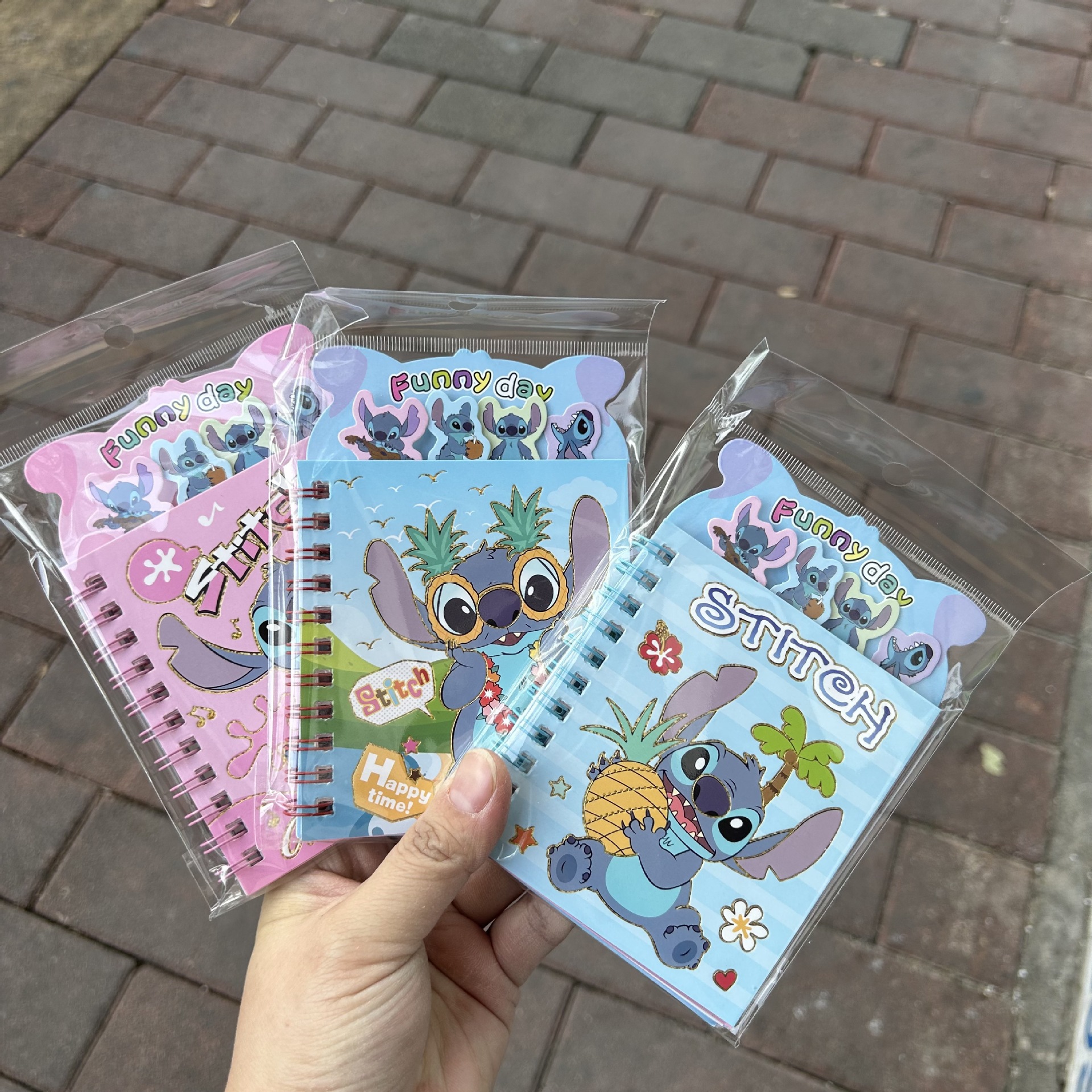 Sanrio hermosa clasificación de forma de bobina de dibujos animados mini bolsillo cuaderno regalo de jardín de infantes