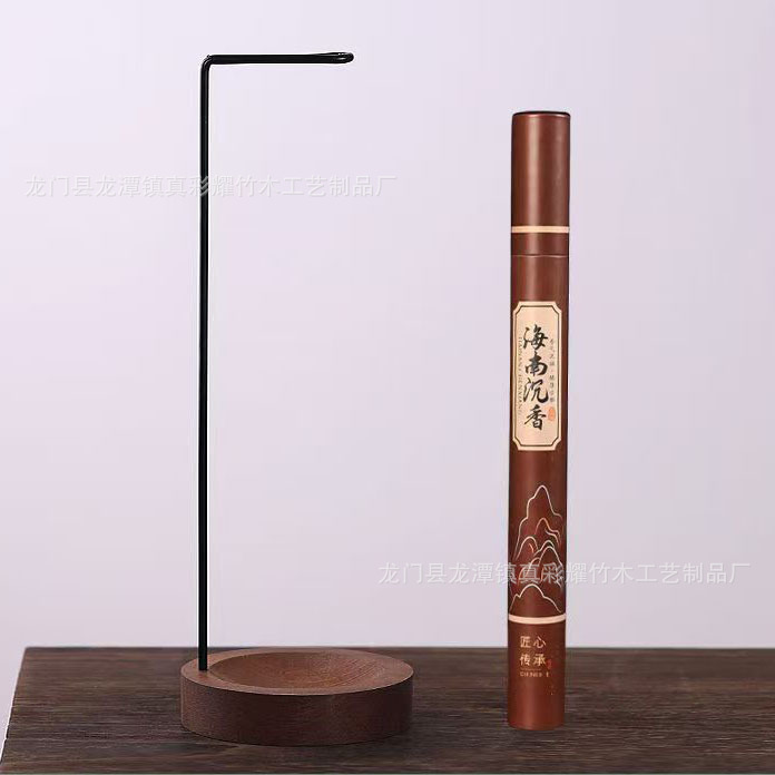 お香器の線香炉のお香を逆さまにかけて、家庭用室内のホノルルのお香を挿します。|undefined
