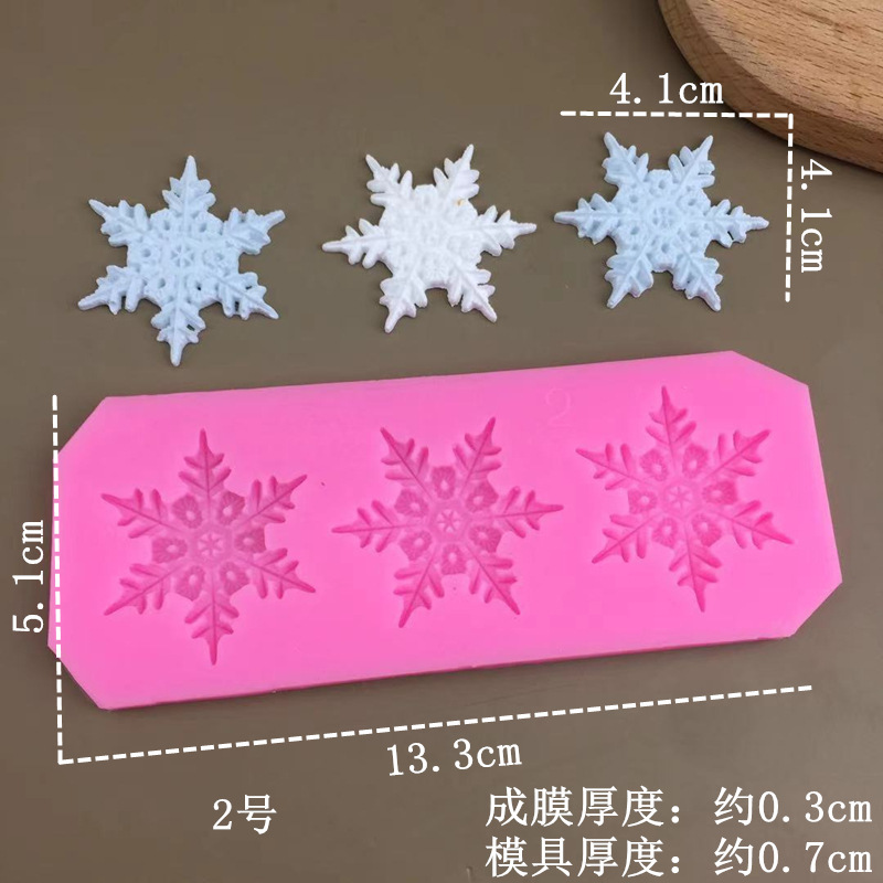 クリスマスの雪の形は砂糖の食品級のシリカゲルの鋳型のチョコレートのシリカゲルの形をひっくり返します。|undefined
