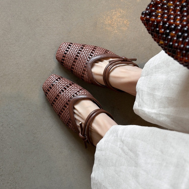Dép sandal nữ da cừu mũi vuông gót thấp quai chữ V phối màu — màu nâu, Màu cà phê đậm, màu trắng ngà chi tiết 74