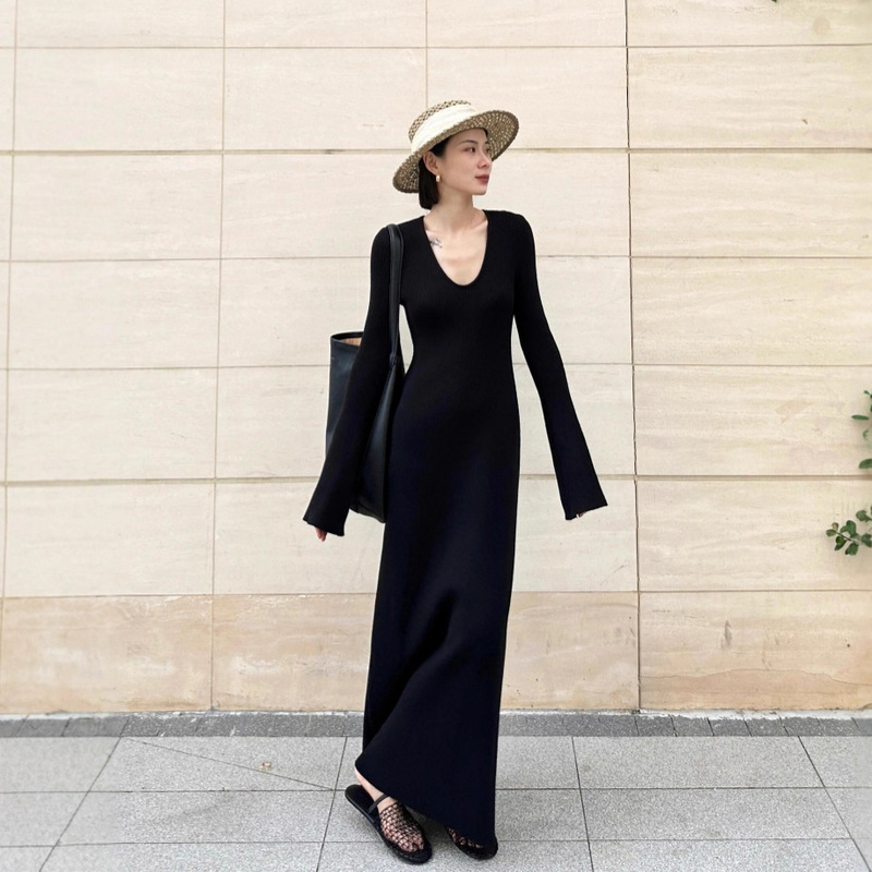 [in Stock] Black V-Neck Long Sleeve Knitted Dress for Women 2025 New Hepburn Style Elegant Slimming A-Line Long Dress