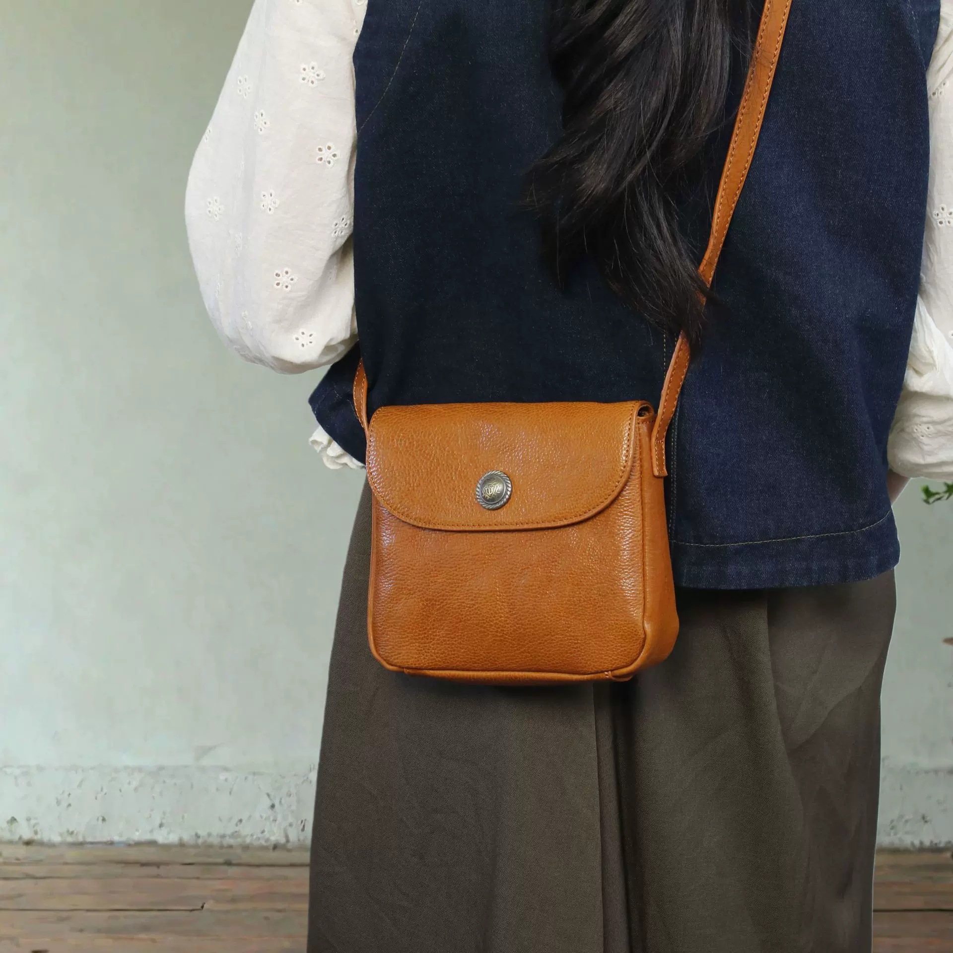 包包女2025新款时尚斜挎包单肩头层牛皮女包复古通勤小众设计真皮